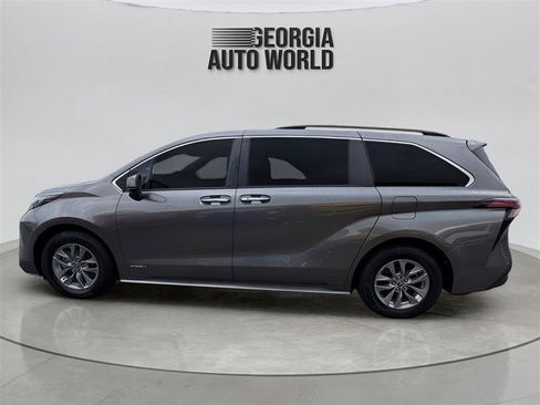 Used 2021 Toyota Sienna XLE FWD image 11