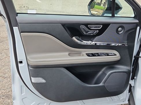 New 2025 Lincoln Corsair Reserve w/ Equipment Group 202A image 9