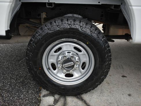 Used 2019 Ford F250 XL w/ Power Equipment Group AWD/4WD image 32