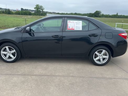 Used 2017 Toyota Corolla LE FWD image 6