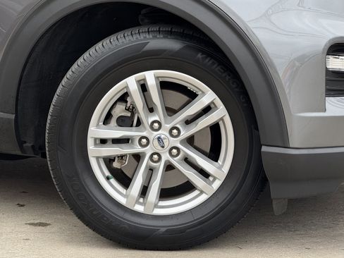 Used 2023 Ford Explorer XLT w/ Equipment Group 202A image 3