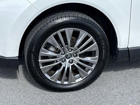 Used 2023 Toyota Venza XLE AWD/4WD image 30