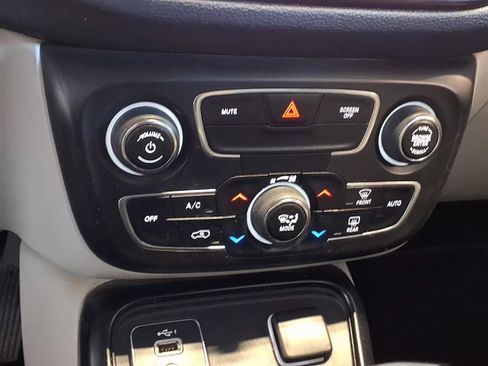 Used 2020 Jeep Compass Limited FWD image 21