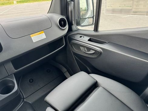New 2025 Mercedes-Benz Sprinter 2500 image 39