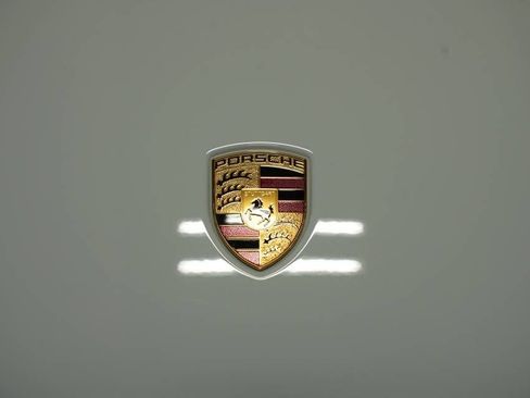 Certified 2025 Porsche Macan AWD/4WD image 29
