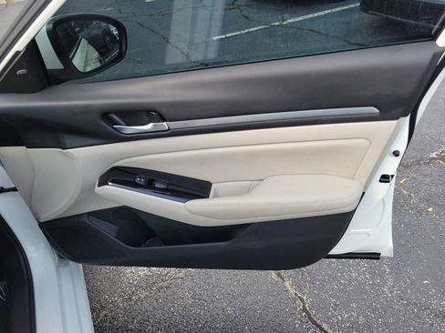 Used 2023 Nissan Altima 2.5 SV FWD image 33