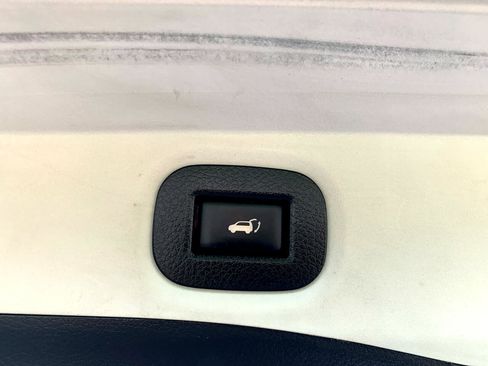 Used 2018 Nissan Rogue SV w/ Sun & Sound Touring Package image 28