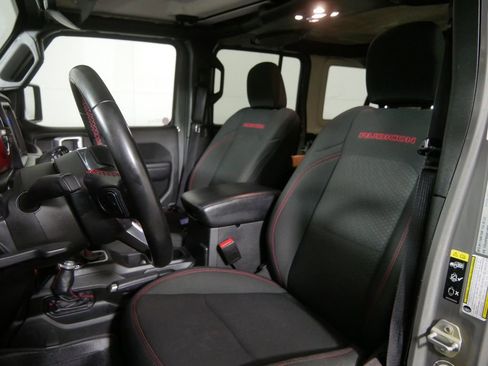 Used 2022 Jeep Wrangler Unlimited Rubicon w/ Dual Top Group AWD/4WD image 17