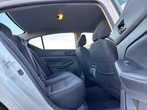 Used 2025 Nissan Altima 2.5 SV FWD image 25