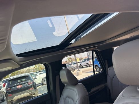 Used 2021 Ford Expedition Limited image 12