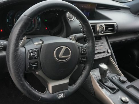 Used 2019 Lexus IS 300 F Sport w/ F Sport Package RWD image 9