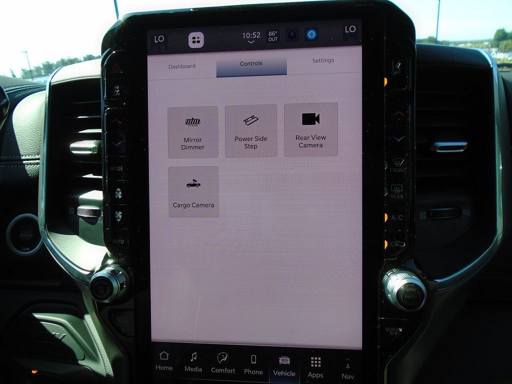 New 2026 RAM 3500 Laramie AWD/4WD image 19