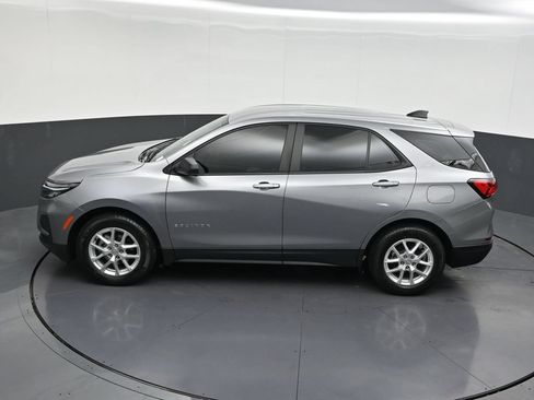 Used 2023 Chevrolet Equinox LS FWD image 17