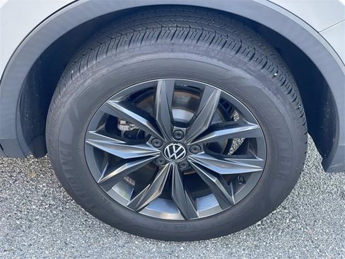 Used 2022 Volkswagen Tiguan SE image 30