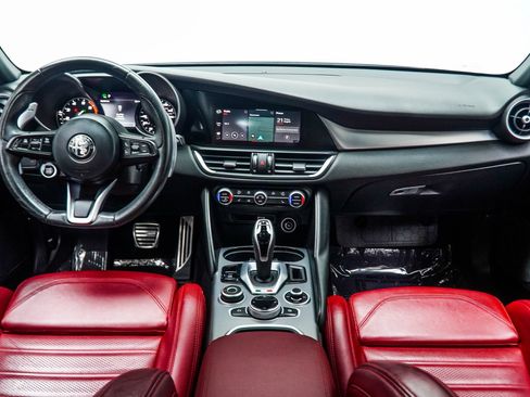 Used 2023 Alfa Romeo Giulia Veloce RWD image 5