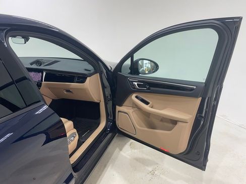 Used 2023 Porsche Macan Turbo image 15