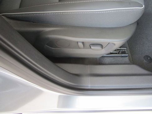 Used 2023 Buick Envision Essence AWD/4WD image 23