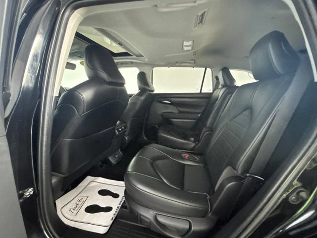 Used 2023 Toyota Highlander XLE AWD/4WD image 22