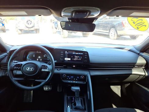 Certified 2025 Hyundai Elantra Sport image 35