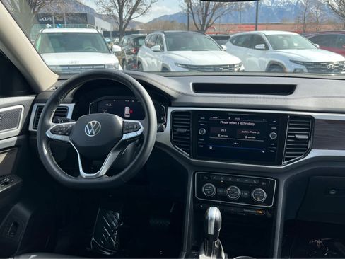 Used 2023 Volkswagen Atlas SE image 24