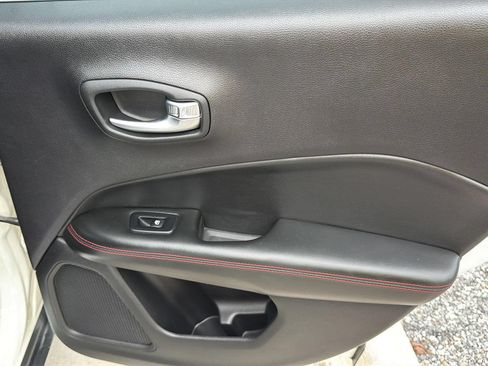 Used 2017 Jeep Compass Trailhawk w/ Leather Interior Group AWD/4WD image 30