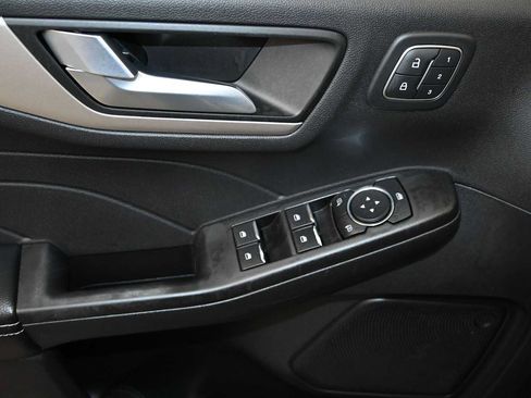 Certified 2022 Ford Escape SEL w/ Technology Package AWD/4WD image 18