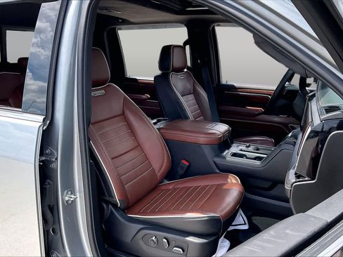 Certified 2024 GMC Sierra 3500 Denali Ultimate AWD/4WD image 9
