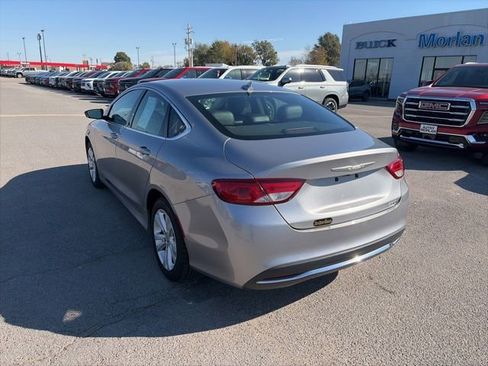 Used 2017 Chrysler 200 Limited Platinum image 4