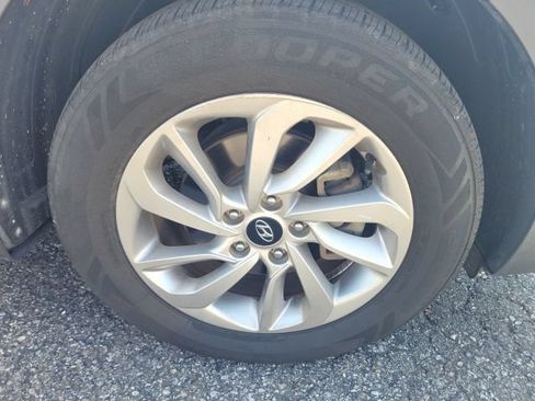 Used 2018 Hyundai Tucson SE w/ Cargo Package AWD/4WD image 16