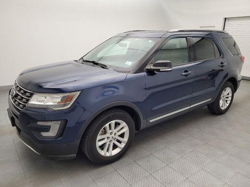Used 2017 Ford Explorer XLT w/ Equipment Group 202A FWD image 2