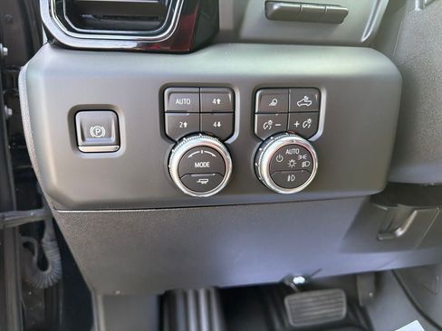 Used 2026 GMC Sierra 3500 AT4 w/ AT4 Premium Plus Package AWD/4WD image 18