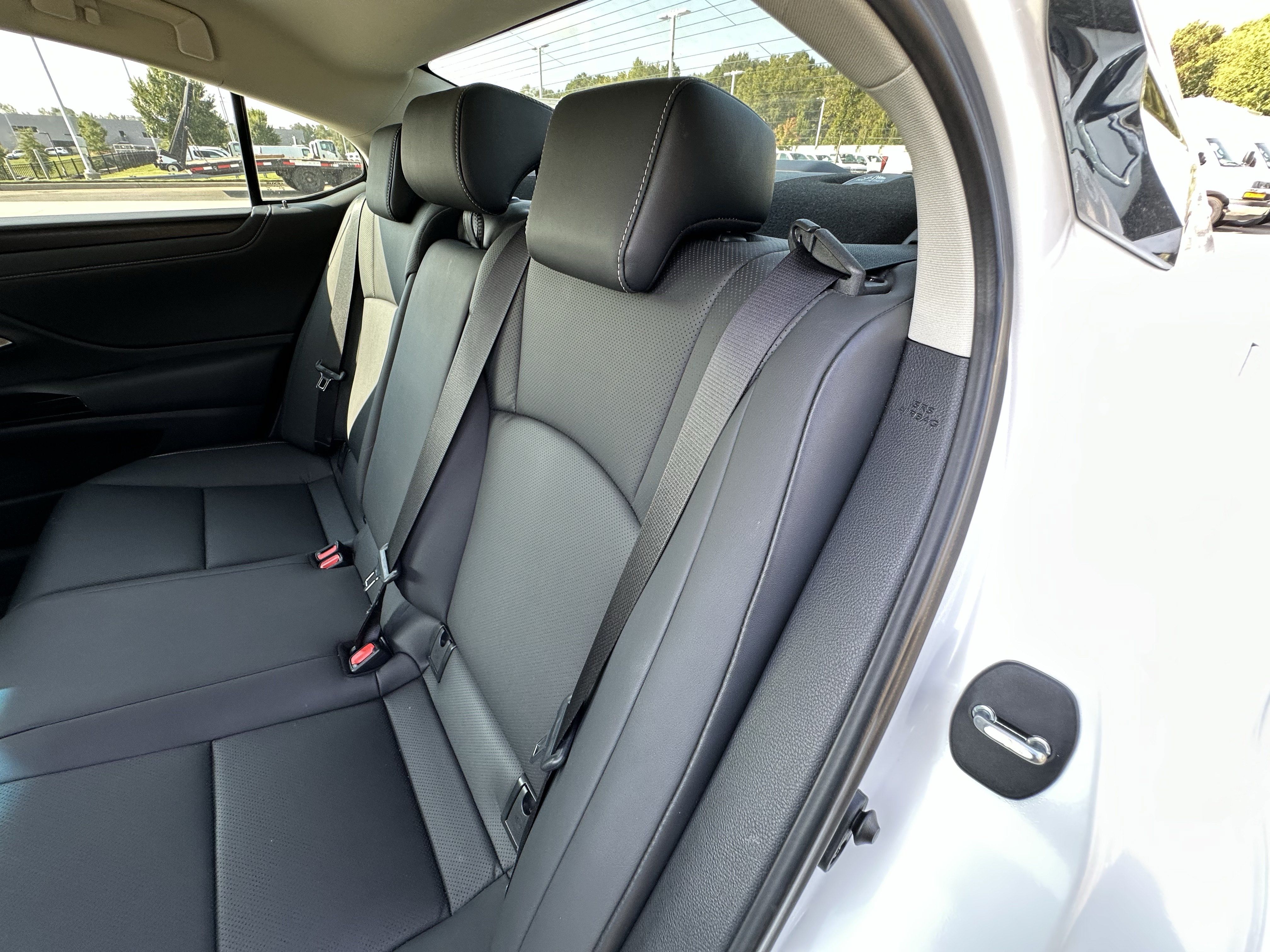 Used 2024 Lexus ES 350 w/ Premium Package FWD image 30