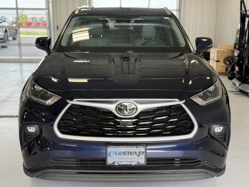 Used 2021 Toyota Highlander XLE AWD/4WD image 7