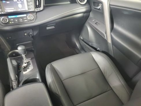 Used 2018 Toyota RAV4 XLE AWD/4WD image 14