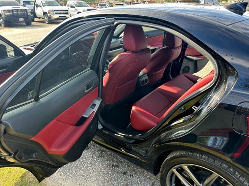 Used 2018 Lexus IS 300 F Sport w/ F Sport Package image 10