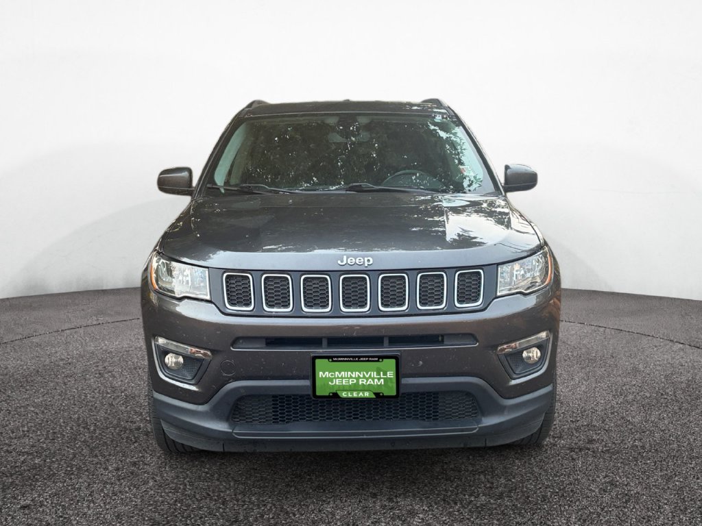 Used 2018 Jeep Compass Latitude w/ Cold Weather Group AWD/4WD image 8