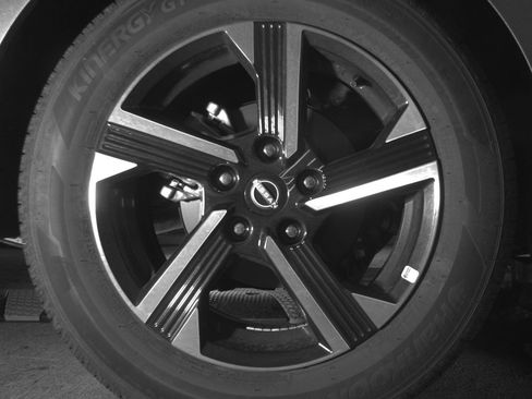 Used 2025 Nissan Sentra SV FWD image 15