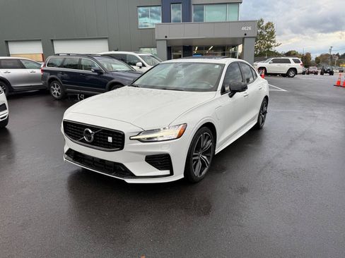 Used 2022 Volvo S60 T8 R-Design Expression w/ Advanced Package AWD/4WD image 2