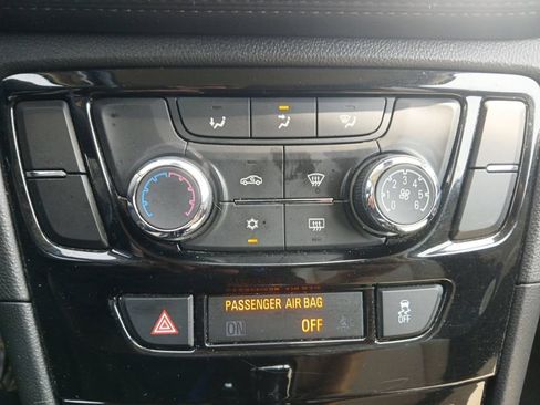 Used 2022 Buick Encore Preferred AWD/4WD image 20