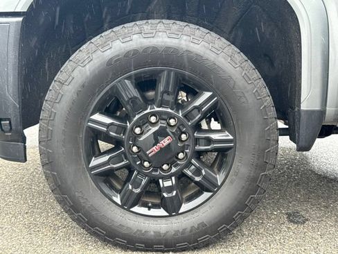 Used 2025 GMC Sierra 2500 AT4 w/ AT4 Premium Plus Package AWD/4WD image 9