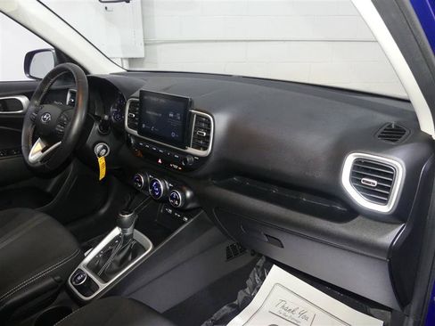 Used 2022 Hyundai Venue SEL FWD image 24