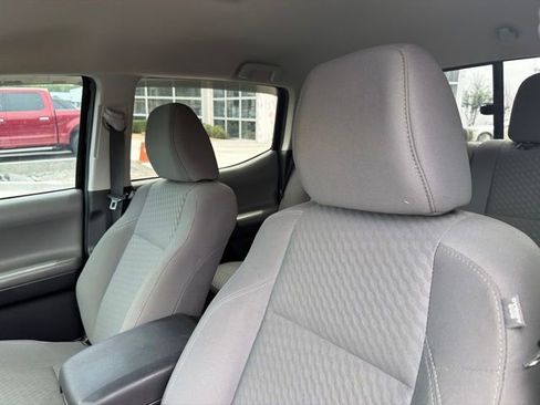 Used 2020 Toyota Tacoma SR5 w/ SR5 Appearance Package (SM) RWD image 20