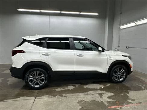 Used 2023 Kia Seltos LX image 3