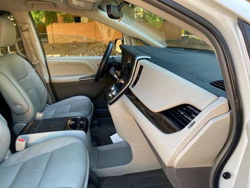 Used 2015 Toyota Sienna XLE Premium FWD image 59