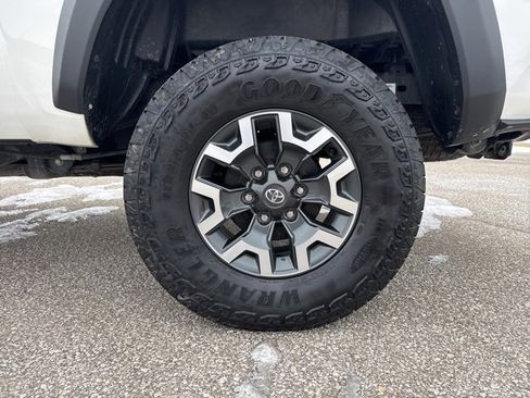 Used 2023 Toyota Tacoma TRD Off-Road image 9