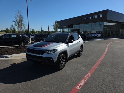 Used 2026 Jeep Compass Trailhawk AWD/4WD image 1