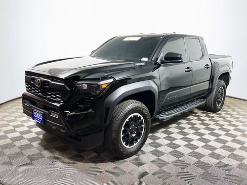 Certified 2025 Toyota Tacoma TRD Off-Road AWD/4WD image 4