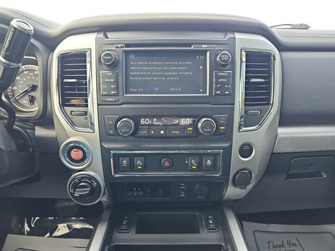 Used 2018 Nissan Titan PRO-4X w/ Pro-4x Convenience Package AWD/4WD image 17