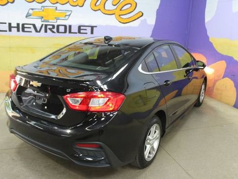 Used 2017 Chevrolet Cruze LT w/ LT Convenience Package FWD image 8