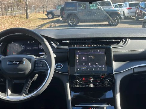 Certified 2025 Jeep Grand Cherokee L Altitude image 29